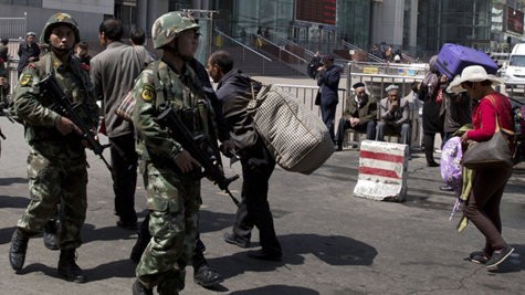 จีนเพิ่มมาตรการรักษาความมั่นคงอย่างเข้มงวดมากขึ้นหลังเหตุระเบิน ณ  สถานีรถไฟซินเจียง